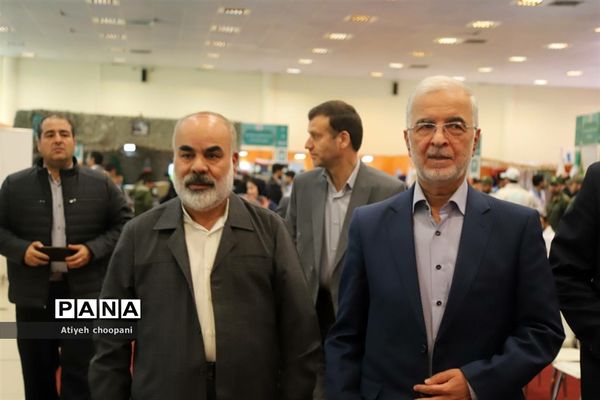 بازدید مشاور عالی رئیس ستادکل نیروهای مسلح از نمایشگاه یاریگران زندگی