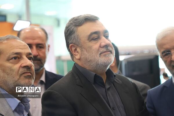 بازدید مشاور عالی رئیس ستادکل نیروهای مسلح از نمایشگاه یاریگران زندگی