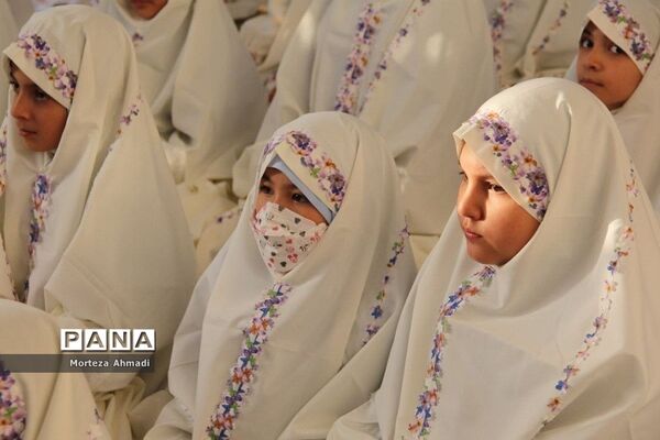 برگزاری جشن تکلیف دانش‌آموزان دبستان ام البنین یک در امامزاده عبدالله(ع) شهرری