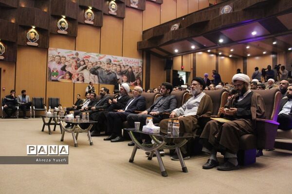 بازدید وزیر نفت از نمایشگاه «روایت پیشرفت» در قم