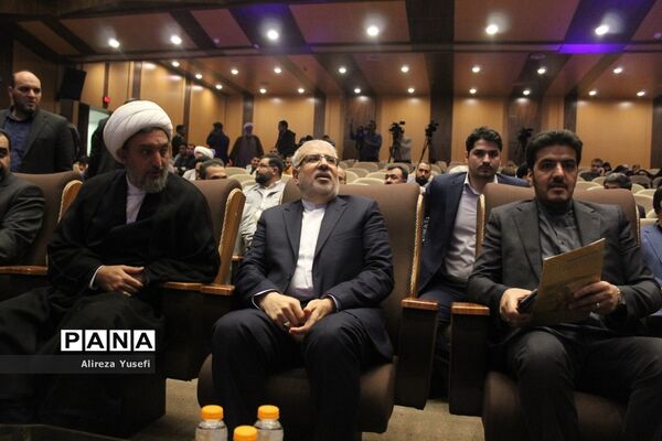 بازدید وزیر نفت از نمایشگاه «روایت پیشرفت» در قم