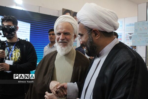 بازدید وزیر نفت از نمایشگاه «روایت پیشرفت» در قم