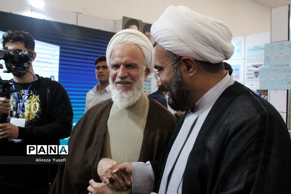بازدید وزیر نفت از نمایشگاه «روایت پیشرفت» در قم