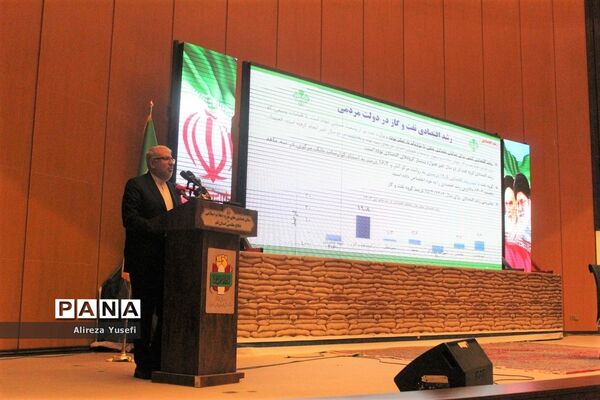 بازدید وزیر نفت از نمایشگاه «روایت پیشرفت» در قم