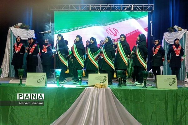 تجلیل از ستارگان قرآنی مقطع دبستان ناحیه 3 شیراز