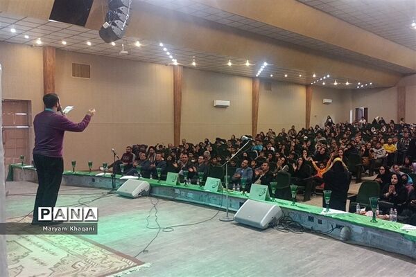 تجلیل از ستارگان قرآنی مقطع دبستان ناحیه 3 شیراز