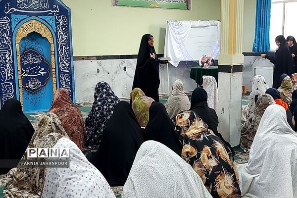 برگزاری نماز جماعت با حضور امام جمعه باقرشهر و کهریزک در دبیرستان ریحانه‌النبی