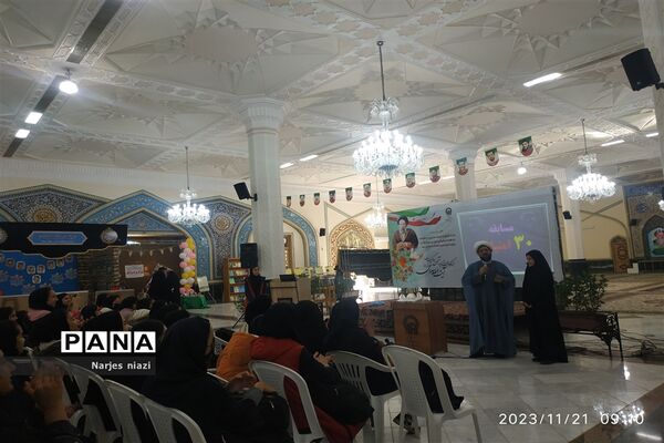 بازدید دانش‌آموزان دبیرستان شاهد مطهره از نمایشگاه ایران مرز پرگهر