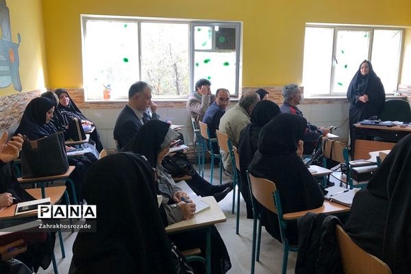 جلسه توجیهی واحد‌های پرورشی ویژه مدیران متوسطه اول و دوم در ناحیه دو ری