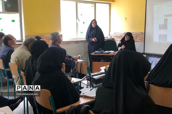 جلسه توجیهی واحد‌های پرورشی ویژه مدیران متوسطه اول و دوم در ناحیه دو ری