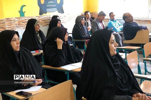 جلسه توجیهی واحد‌های پرورشی ویژه مدیران متوسطه اول و دوم در ناحیه دو ری