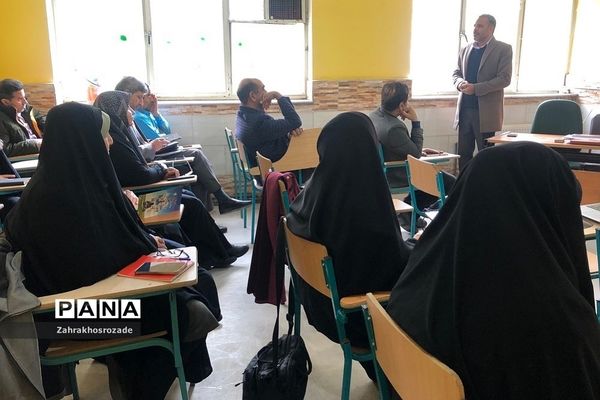جلسه توجیهی واحد‌های پرورشی ویژه مدیران متوسطه اول و دوم در ناحیه دو ری
