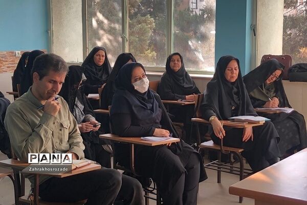 جلسه توجیهی واحد‌های پرورشی ویژه مدیران متوسطه اول و دوم در ناحیه دو ری