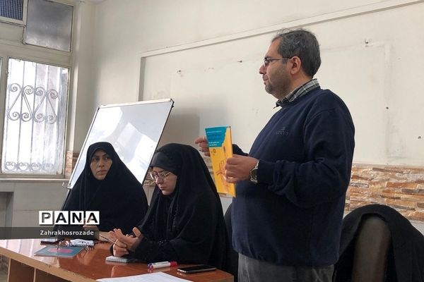 جلسه توجیهی واحد‌های پرورشی ویژه مدیران متوسطه اول و دوم در ناحیه دو ری