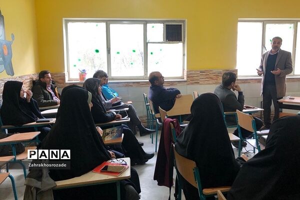 جلسه توجیهی واحد‌های پرورشی ویژه مدیران متوسطه اول و دوم در ناحیه دو ری