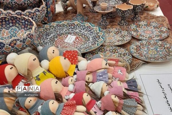 بازدید دانش‌آموزان ناحیه دو ری از نمایشگاه یاریگران زندگی