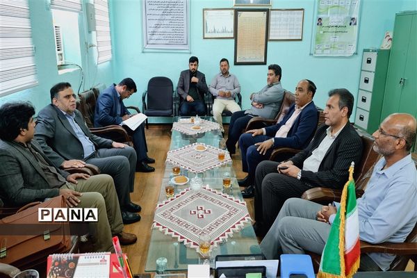 دیدار صمیمانه مدیرکل آموزش و پرورش هرمزگان با دانش‌آموزان بوموسی