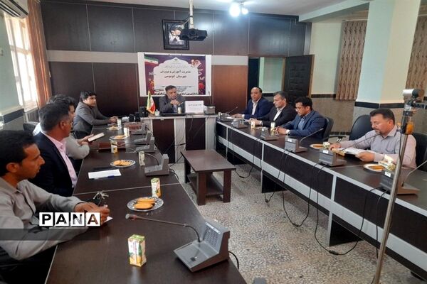 دیدار صمیمانه مدیرکل آموزش و پرورش هرمزگان با دانش‌آموزان بوموسی