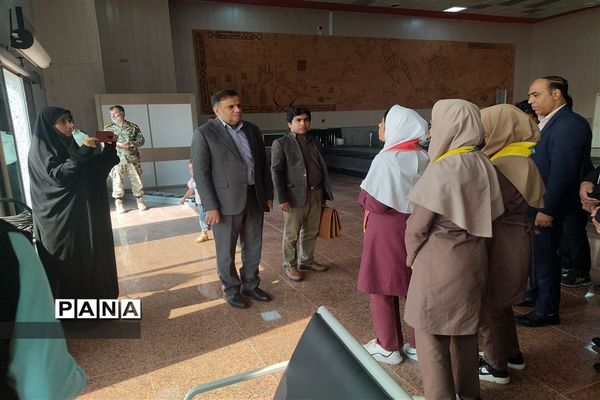 دیدار صمیمانه مدیرکل آموزش و پرورش هرمزگان با دانش‌آموزان بوموسی