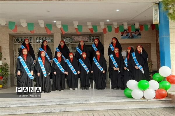 مراسم هفته کتاب و کتابخوانی ناحیه۶ در دبیرستان غیابی