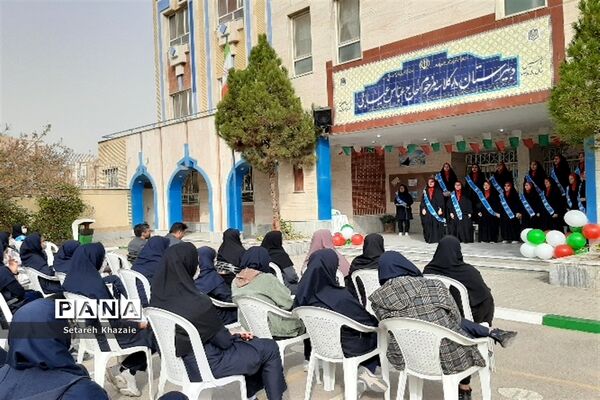 مراسم هفته کتاب و کتابخوانی ناحیه۶ در دبیرستان غیابی