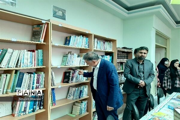 مراسم هفته کتاب و کتابخوانی ناحیه۶ در دبیرستان غیابی