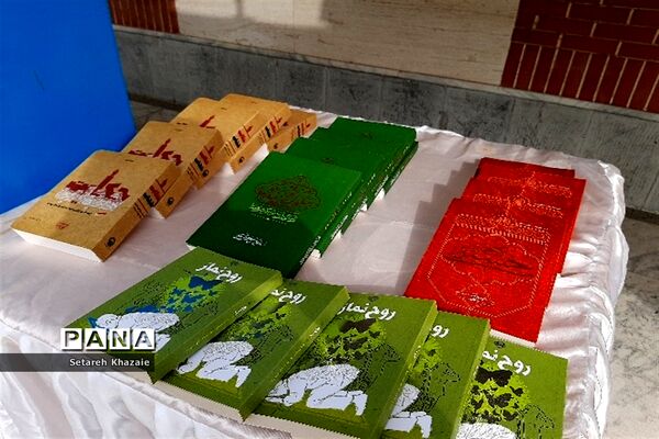 مراسم هفته کتاب و کتابخوانی ناحیه۶ در دبیرستان غیابی