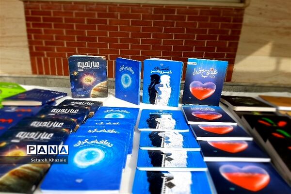 مراسم هفته کتاب و کتابخوانی ناحیه۶ در دبیرستان غیابی