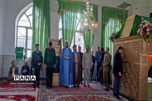 آیین عطرافشانی و غبارروبی آستان مقدس امامزاده نقی الهادی (ع)در شهرستان شیروان