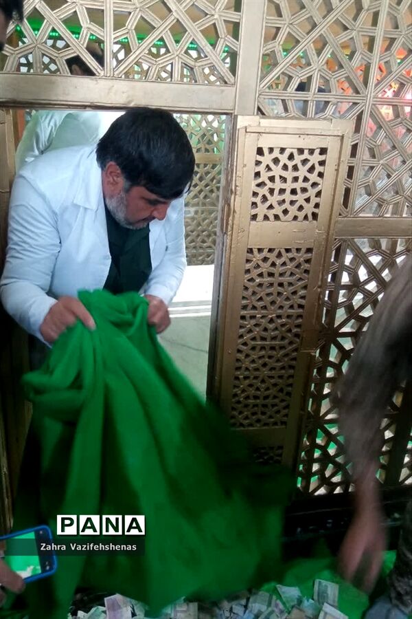 آیین عطرافشانی و غبارروبی آستان مقدس امامزاده نقی الهادی (ع)در شهرستان شیروان