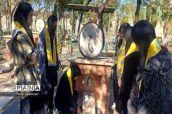 کارگاه جهاد تبیین کنار مزار شهدا