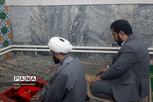 برپایی نماز جماعت در راستای طرح نور چشم در دبیرستان حضرت زینب(س) ناحیه یک شهرری