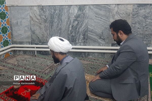 برپایی نماز جماعت در راستای طرح نور چشم در دبیرستان حضرت زینب(س) ناحیه یک شهرری
