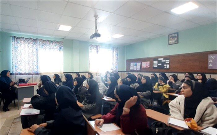آموزش خبرنگاری پانا در دبیرستان احمدی روشن کرج تشکیل شد