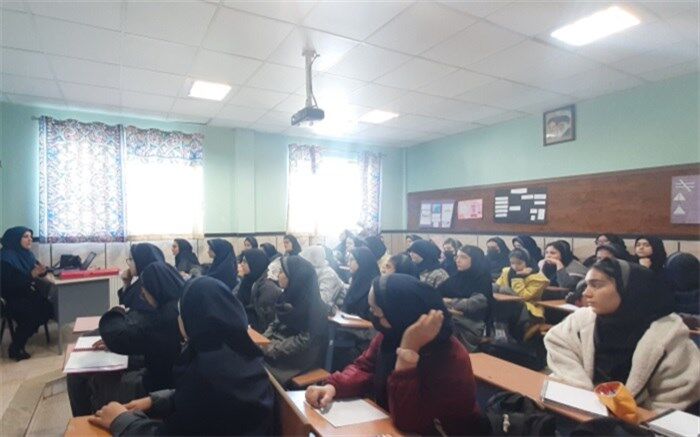 آموزش خبرنگاری پانا در دبیرستان احمدی روشن کرج تشکیل شد