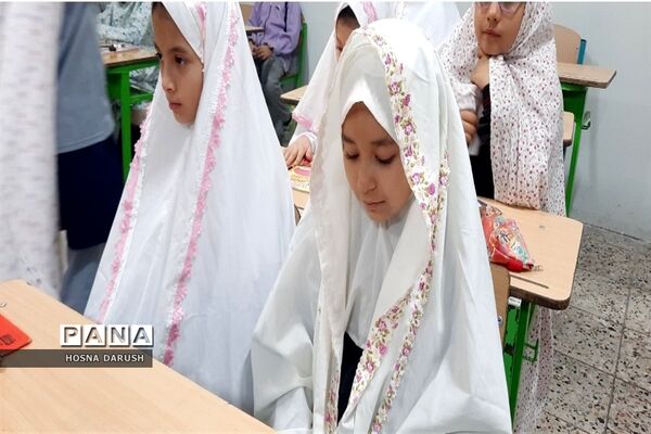 برگزاری کلاس‌های قرآن دوره اول دبستان شهدای فرهنگی
