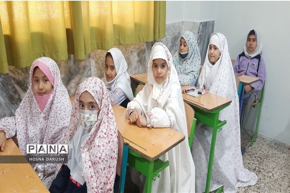 برگزاری کلاس‌های قرآن دوره اول دبستان شهدای فرهنگی