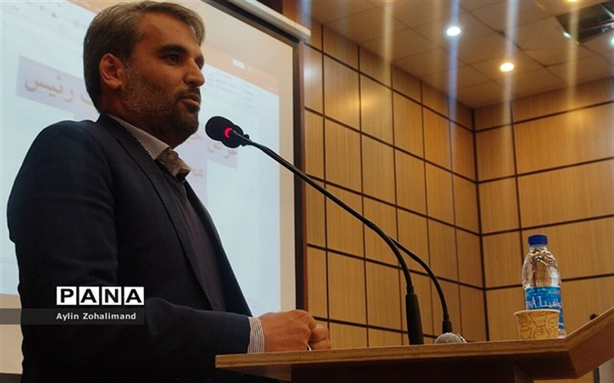 آیین تجلیل از برگزیدگان کنکور سراسری ۱۴۰۲ در شهرستان رباط‌کریم/فیلم