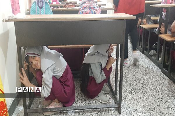 آموزش ایمنی در برابر زلزله ویژه‌ی دانش‌آموزان پارسیان