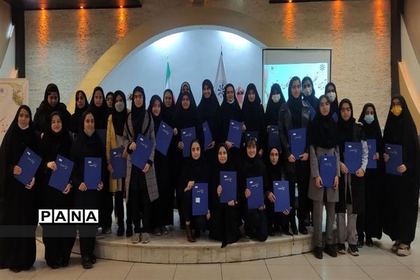 آیین تجلیل از برگزیدگان و نخبگان مسابقات و جشنواره های علمی ، پرورشی و پژوهشی