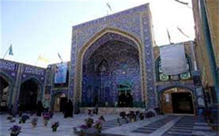 غبارروبی  حرم حضرت یحیی(ع) سمنان توسط دانش‌آموزان مدرسه سعادت