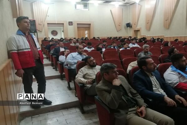دوره آموزشی آمادگی در برابر زلزله ویژه مربیان و معاونان پرورشی قم