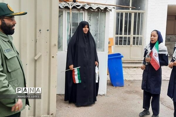 حضور فرمانده بسیج ناحیه شهرستان پردیس  به‌مناسبت هفته بسیج در مدرسه الزهرا شهرستان پردیس