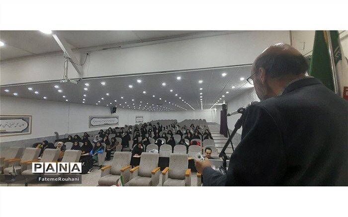 خبرنگار می‌تواند زبان و چشم مردم باشد