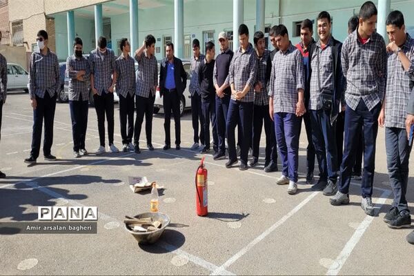 برگزاری اولین مرحله اردوی عملی  دفاعی در دبیرستان نمازی