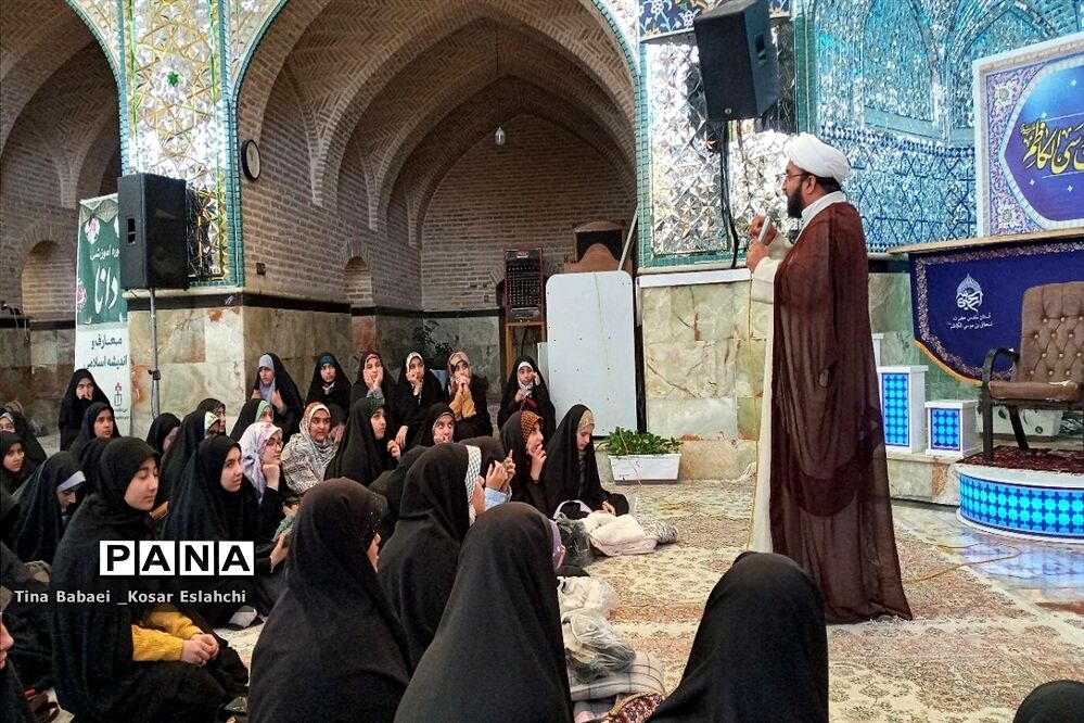 جلسه توانمندسازی پویندگان و پیشگامان مدارس ساوه