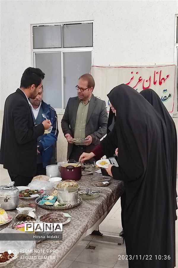 برگزاری جشنواره غذا در دبیرستان نمونه دولتی نجابت