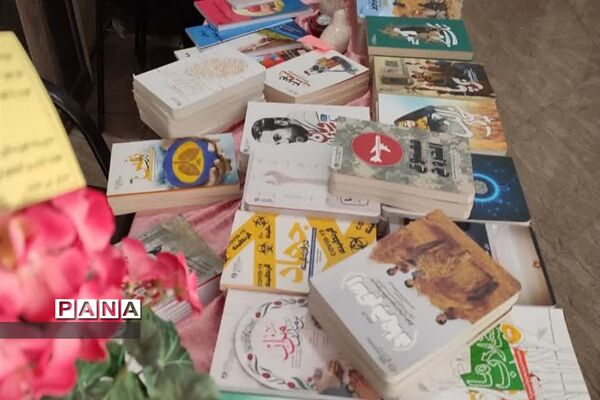 اجرای طرح کتاب مهربانی و کمک به دانش‌آموزان کم برخوردار
