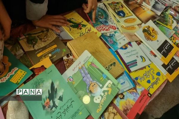 اجرای طرح کتاب مهربانی و کمک به دانش‌آموزان کم برخوردار