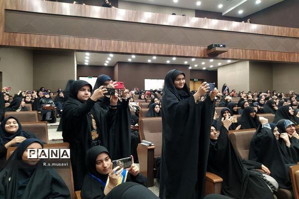 همایش نوجوانان دانش آموز با عنوان نو جهان در اردوگاه ۱۵ خرداد قم